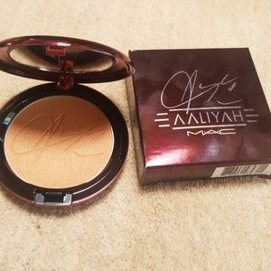 AALIYAH FOR MAC BRONZING POWDER